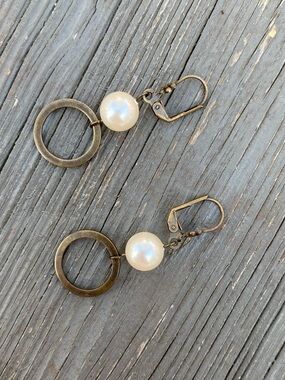 Neo Victorian Vintage-Style Pearl Drop Hoop Earrings in Bronze Tone